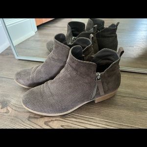 Universal Thread Ankle Booties